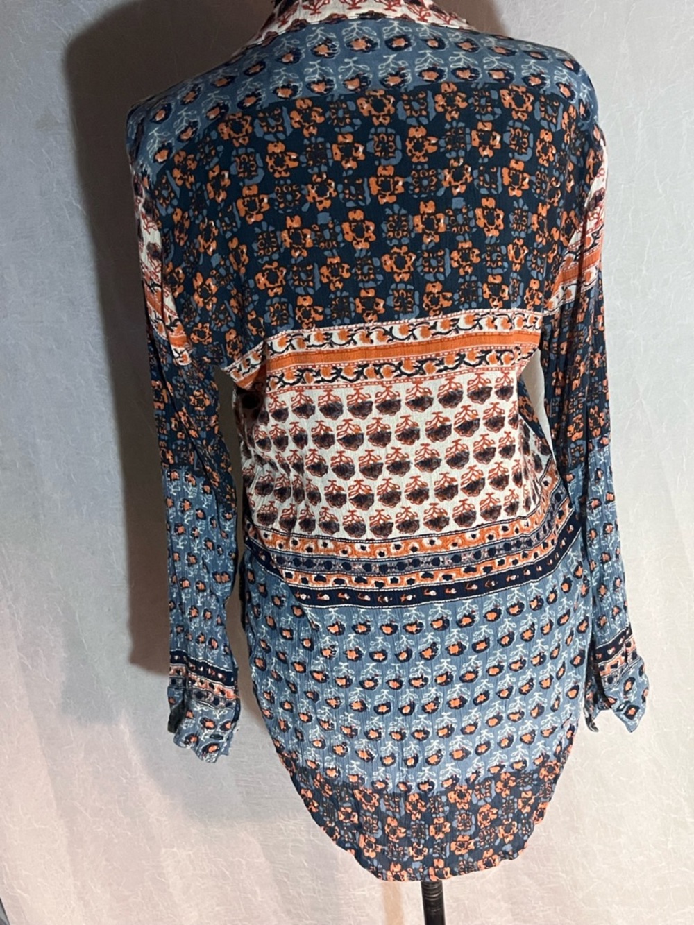 Free People Button-Down boho style blouse in Blue and Peach Floral Print - Picture 2 of 6